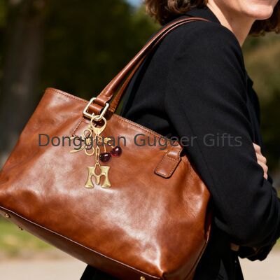 GUGEER سلاسل مفاتيح الكرز حقيبة لطيفة سحر النساء مفاتيح الجلد مفاتيح السيارة هدية عيد الأم عيد الميلاد محفظة عيد الحب الملحق