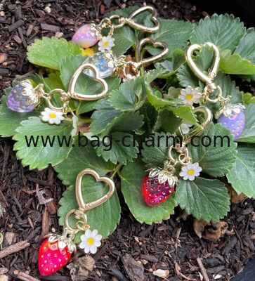 GUGEER Cute Strawberry Keychain,Bag Charms,Kawaii Heart Flower Daisy Key chains Accessories Decor for Girls Purse Gift